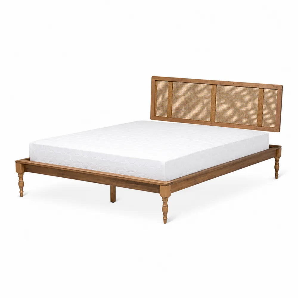 Letto matrimoniale in legno con testiera in rattan